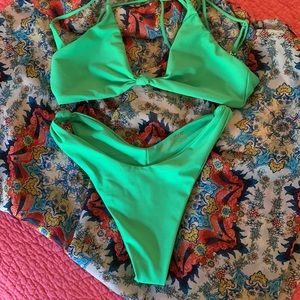 Skatie bikini Suzanne cut bottom Waimea size small (bright green)